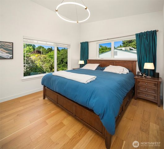 4104 Leary Way NW, Seattle, WA 98107