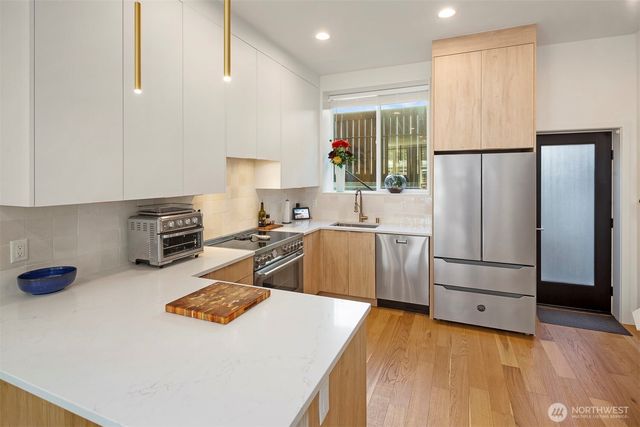 4104 Leary Way NW, Seattle, WA 98107