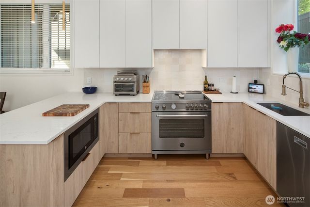 4104 Leary Way NW, Seattle, WA 98107