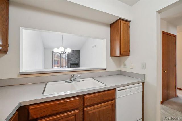 2311 Heritage Pointe Drive, Sterling Heights, MI 48314