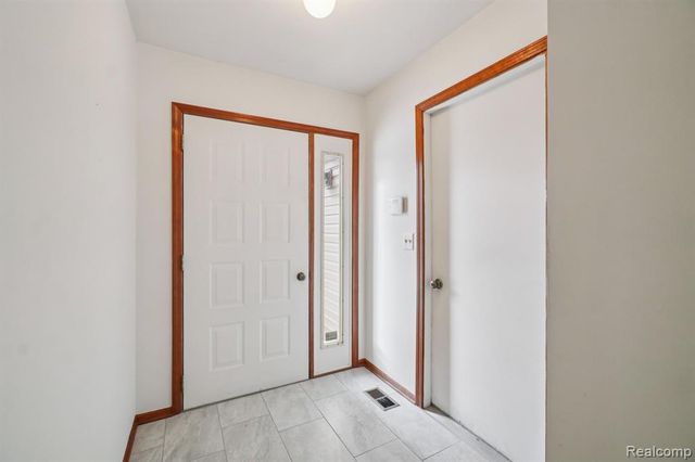 2311 Heritage Pointe Drive, Sterling Heights, MI 48314