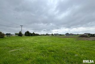 1920-1922 MAYFLOWER Drive, Pekin, IL 61554