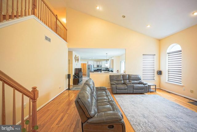 11 EXTON CIR, Cherry Hill, NJ 08003