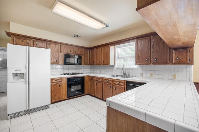 22902 Kobs Road, Tomball, TX 77377