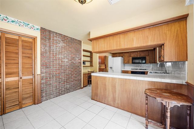 22902 Kobs Road, Tomball, TX 77377