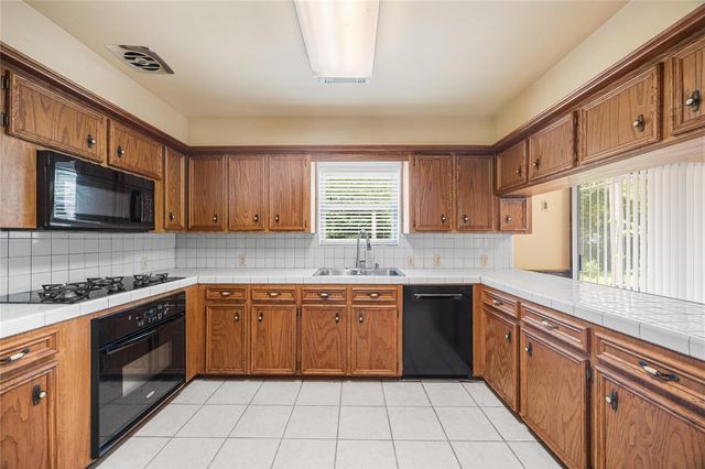 22902 Kobs Road, Tomball, TX 77377