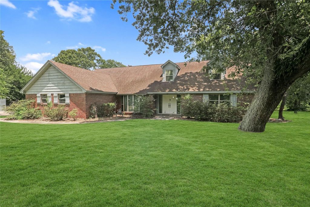 22902 Kobs Road, Tomball, TX 77377