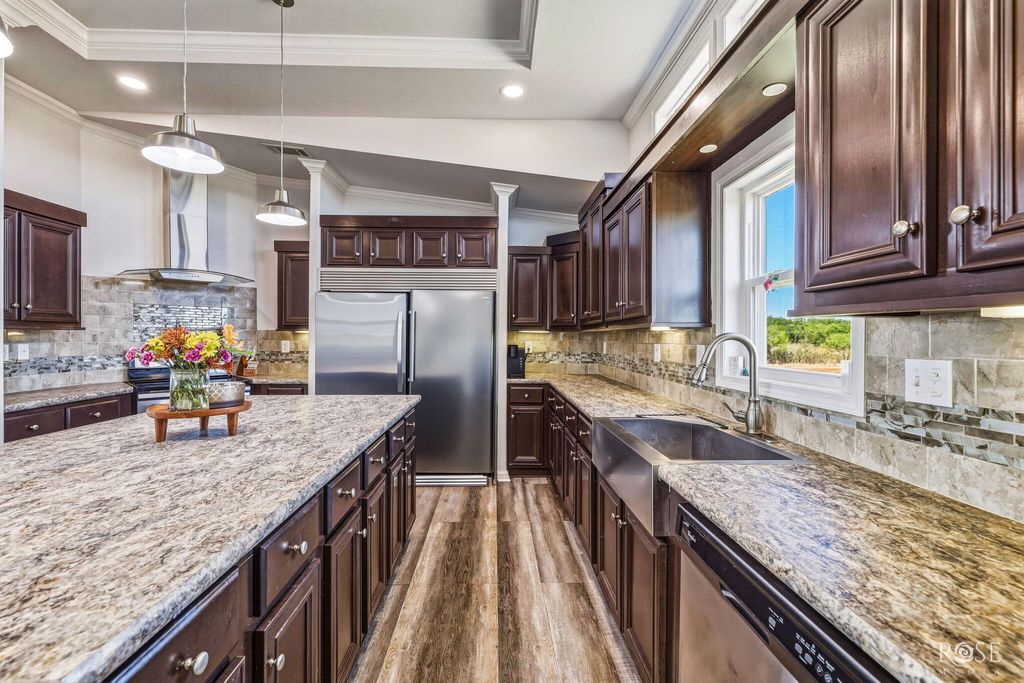 Image 12 of property listing at 281 Private Road 2884, Ballinger, TX 76821