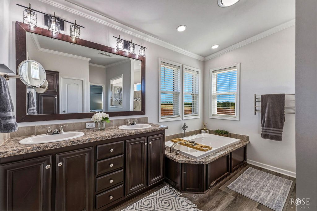 Image 19 of property listing at 281 Private Road 2884, Ballinger, TX 76821