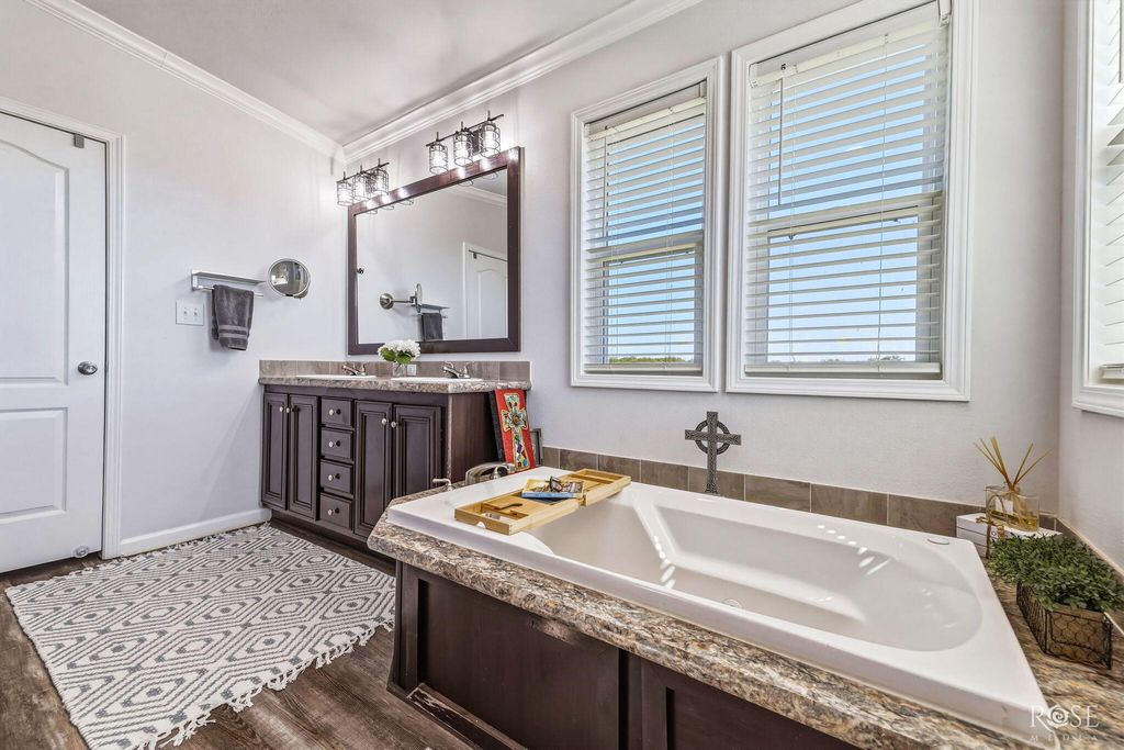 Image 20 of property listing at 281 Private Road 2884, Ballinger, TX 76821