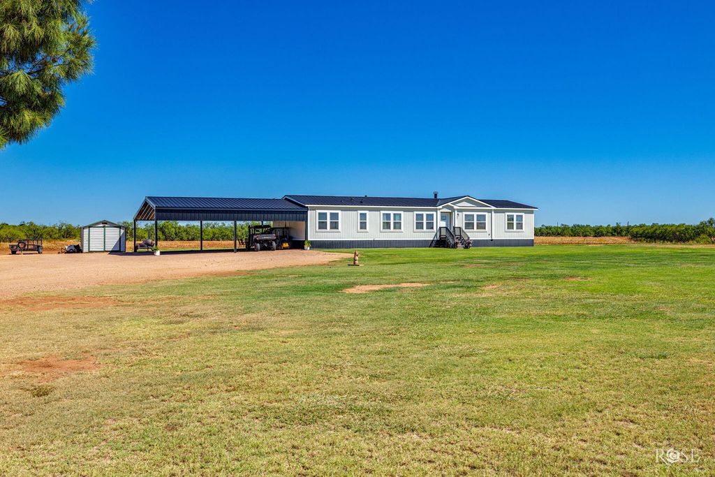 Image 3 of property listing at 281 Private Road 2884, Ballinger, TX 76821