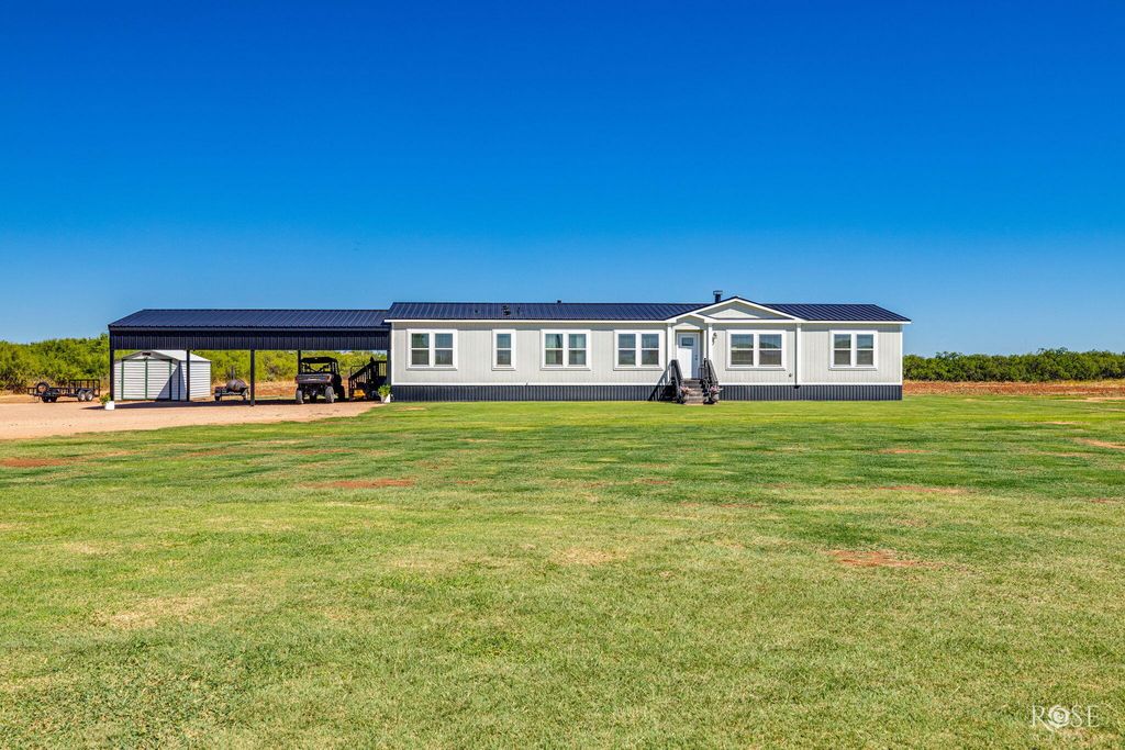 Image 4 of property listing at 281 Private Road 2884, Ballinger, TX 76821