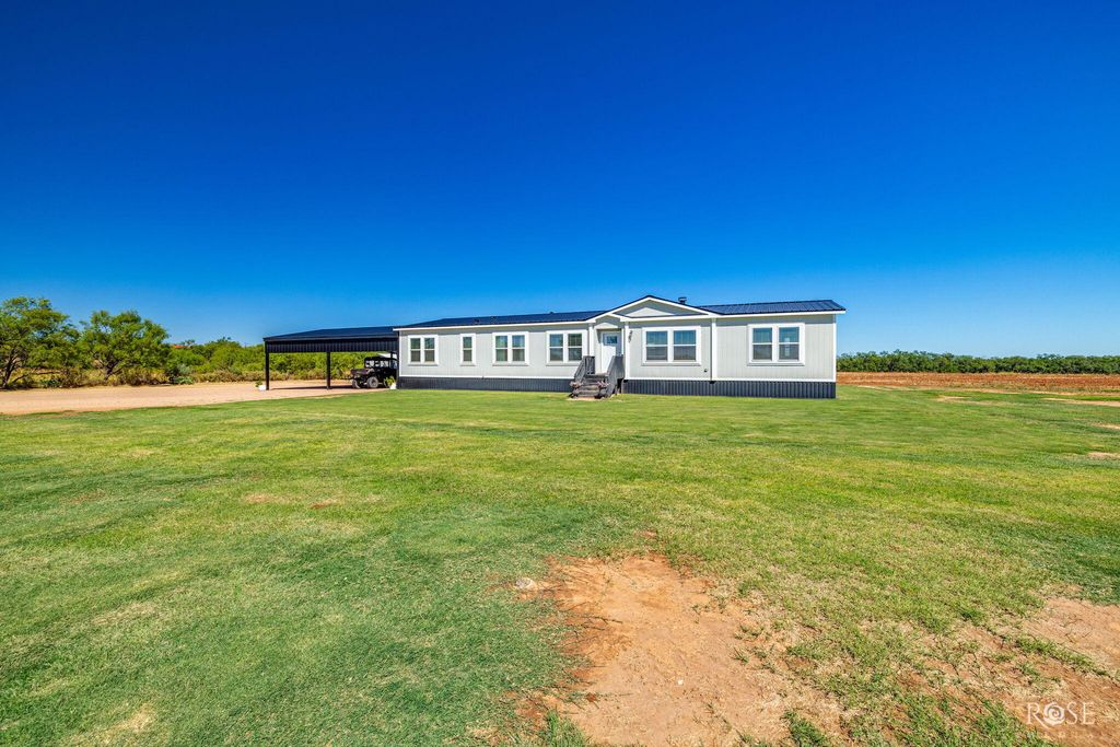 Image 5 of property listing at 281 Private Road 2884, Ballinger, TX 76821