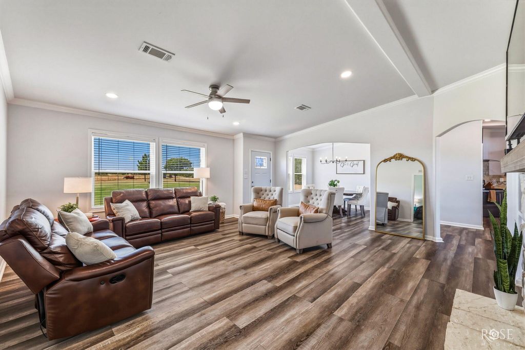 Image 9 of property listing at 281 Private Road 2884, Ballinger, TX 76821