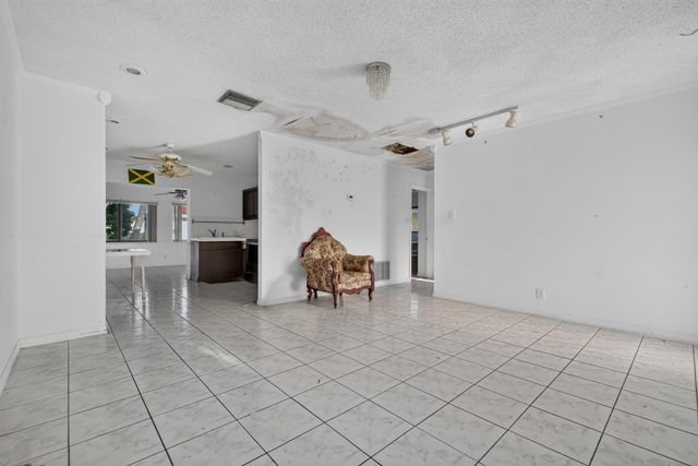 6102 NW 69th Avenue, Tamarac, FL 33321