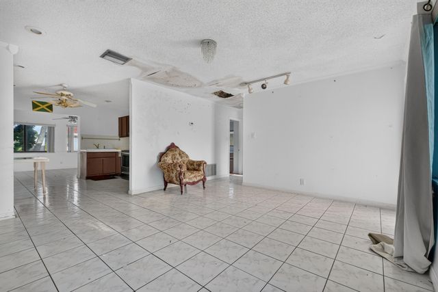 6102 NW 69th Avenue, Tamarac, FL 33321