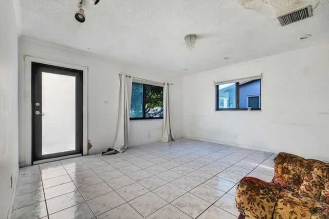 6102 NW 69th Avenue, Tamarac, FL 33321