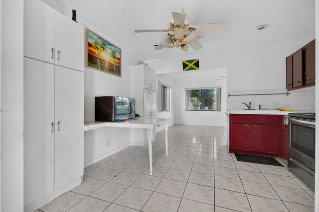 6102 NW 69th Avenue, Tamarac, FL 33321