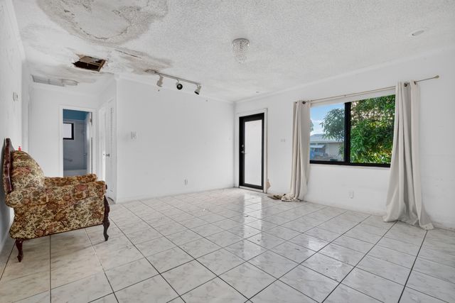 6102 NW 69th Avenue, Tamarac, FL 33321