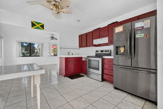 6102 NW 69th Avenue, Tamarac, FL 33321