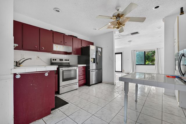 6102 NW 69th Avenue, Tamarac, FL 33321