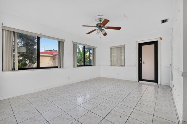 6102 NW 69th Avenue, Tamarac, FL 33321