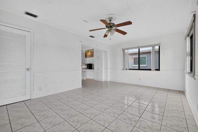 6102 NW 69th Avenue, Tamarac, FL 33321