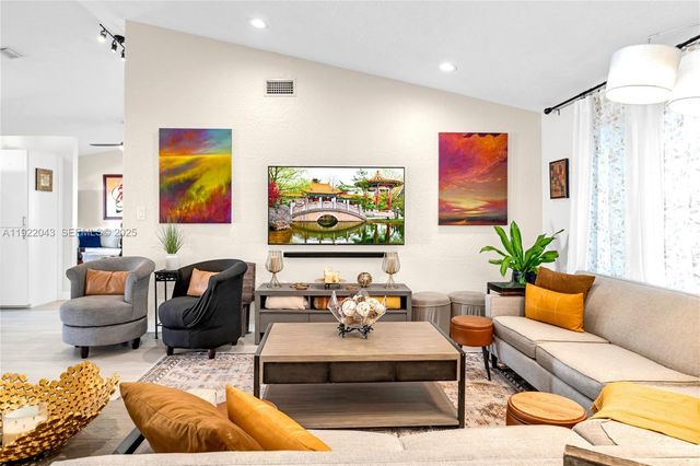 8445 NW 165th Ter, Miami Lakes, FL 33016