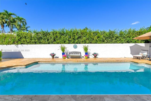 8445 NW 165th Ter, Miami Lakes, FL 33016