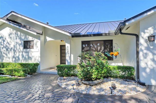 8445 NW 165th Ter, Miami Lakes, FL 33016