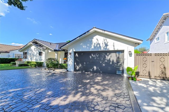 8445 NW 165th Ter, Miami Lakes, FL 33016