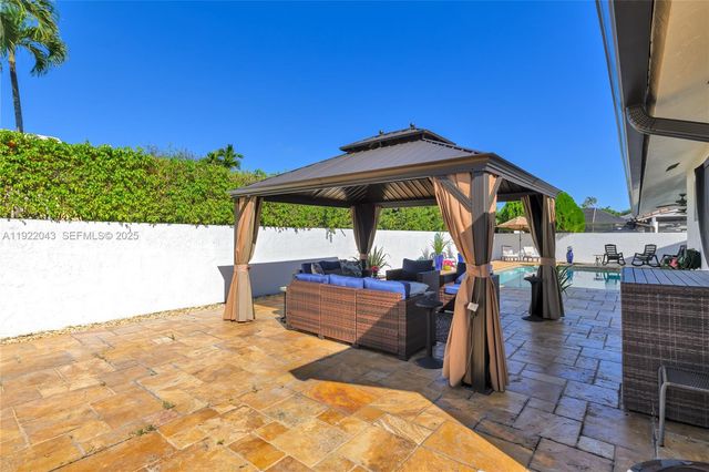 8445 NW 165th Ter, Miami Lakes, FL 33016