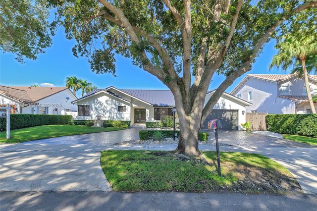 8445 NW 165th Ter, Miami Lakes, FL 33016