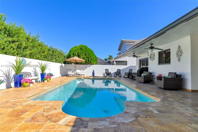 8445 NW 165th Ter, Miami Lakes, FL 33016