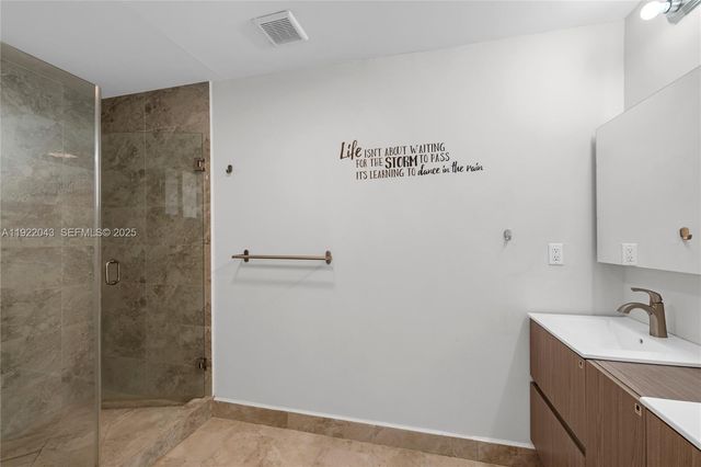 8445 NW 165th Ter, Miami Lakes, FL 33016