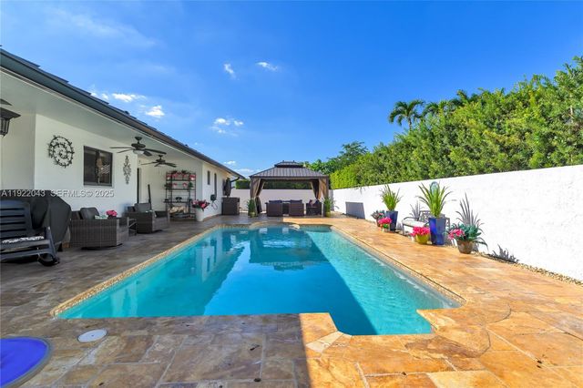 8445 NW 165th Ter, Miami Lakes, FL 33016