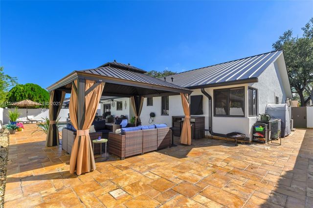 8445 NW 165th Ter, Miami Lakes, FL 33016