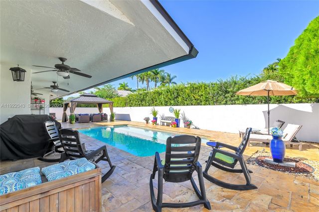 8445 NW 165th Ter, Miami Lakes, FL 33016