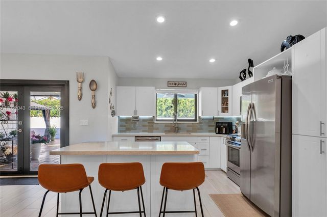 8445 NW 165th Ter, Miami Lakes, FL 33016