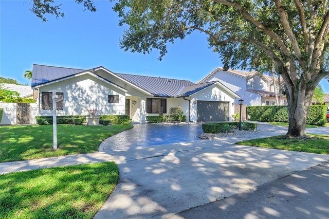 8445 NW 165th Ter, Miami Lakes, FL 33016