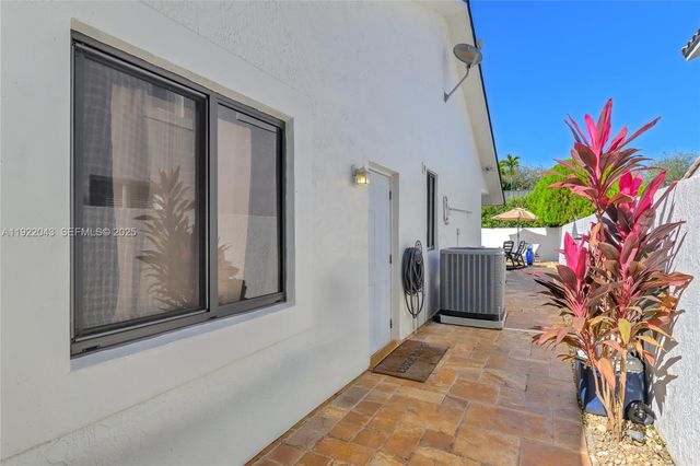 8445 NW 165th Ter, Miami Lakes, FL 33016