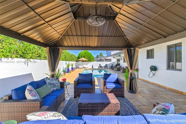 8445 NW 165th Ter, Miami Lakes, FL 33016