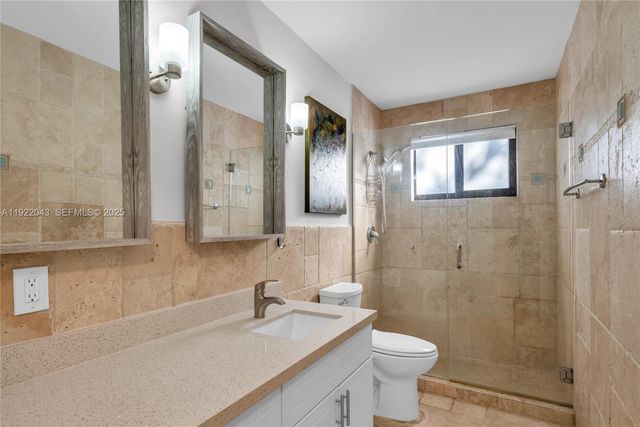 8445 NW 165th Ter, Miami Lakes, FL 33016