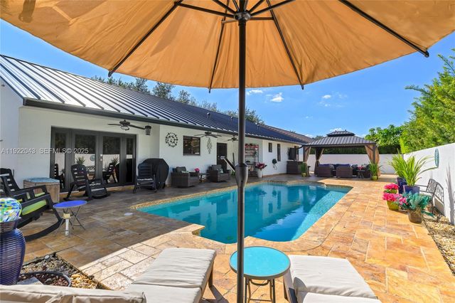 8445 NW 165th Ter, Miami Lakes, FL 33016