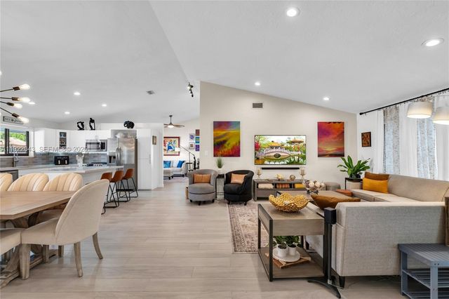 8445 NW 165th Ter, Miami Lakes, FL 33016