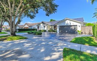 8445 NW 165th Ter, Miami Lakes, FL 33016