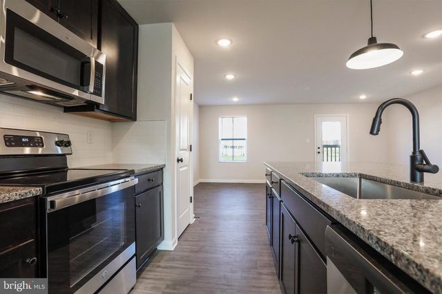 62 THROWER RD, Hedgesville, WV 25427