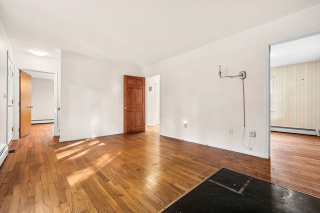 67 Walnut Avenue, North Hampton, NH 03862