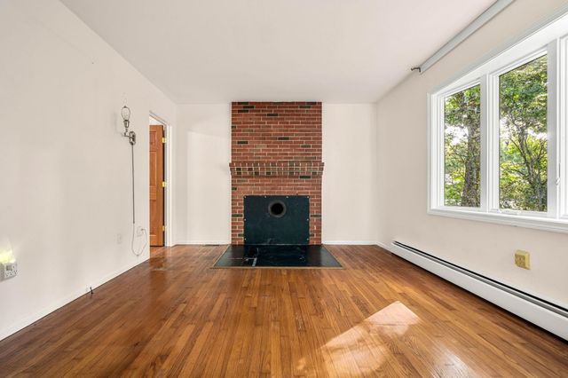 67 Walnut Avenue, North Hampton, NH 03862