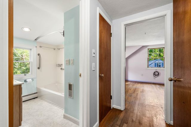 67 Walnut Avenue, North Hampton, NH 03862